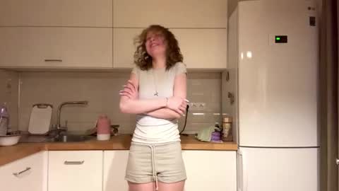 Snapshot of deboramcdonnall chatting on 01-18-26, 05:17 Hello My name is Sarah im new model here and little but shy. online show from 01-18-26, 05:17