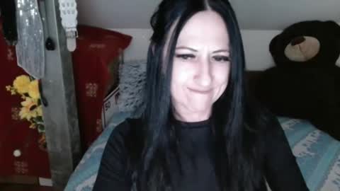 Snapshot of debramilf chatting on 04-20-26, 01:19 DebraMilf online show from 04-20-26, 01:19