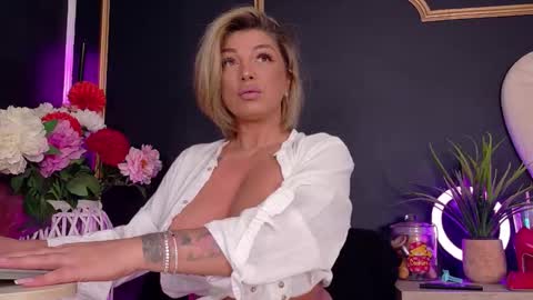 Snapshot of deeadiamond chatting on 10-17-25, 07:16 Deea online show from 10-17-25, 07:16