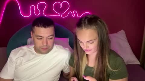 Snapshot of deeplookscouple chatting on 09-21-25, 01:35 deeplookscouple online show from 09-21-25, 01:35