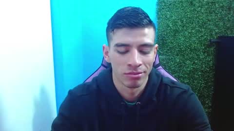 Snapshot of deiby_baby chatting on 12-13-24, 07:32 DEIBY online show from 12-13-24, 07:32