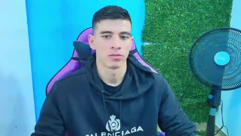 Snapshot of deiby_baby chatting on 02-14-25, 09:43 DEIBY online show from 02-14-25, 09:43