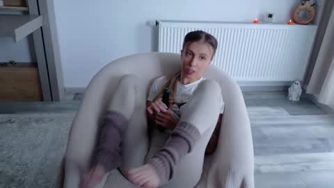 Snapshot of deidi_sweet chatting on 11-04-25, 12:15 Di online show from 11-04-25, 12:15