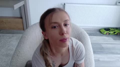 Snapshot of deidi_sweet chatting on 11-19-25, 10:59 Di online show from 11-19-25, 10:59