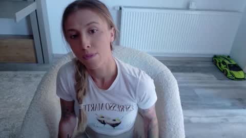 Snapshot of deidi_sweet chatting on 11-21-25, 01:43 Di online show from 11-21-25, 01:43