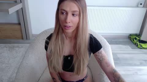 Snapshot of deidi_sweet chatting on 11-24-25, 10:04 Di online show from 11-24-25, 10:04