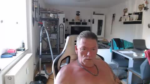 Snapshot of deinprinz2312 chatting on 06-07-26, 04:38 deinprinz2312 online show from 06-07-26, 04:38