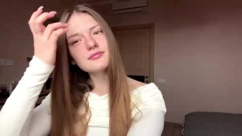 Mila online show from 03-18-26, 09:23