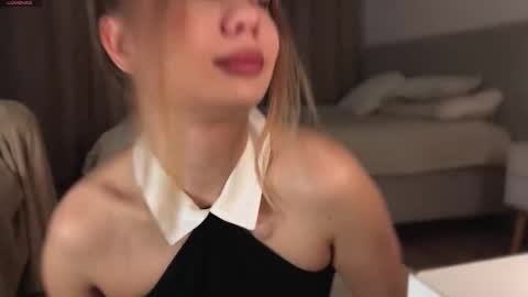 Dia online show from 10-30-25, 01:18