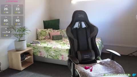 Kitty online show from 10-28-25, 06:39