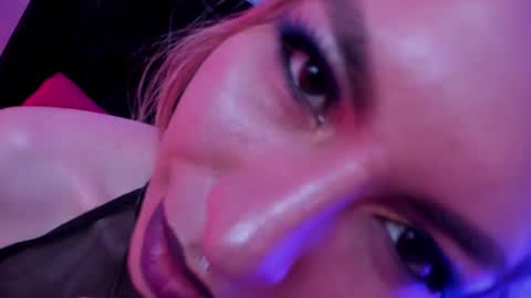 Snapshot of delilah_fix chatting on 10-30-25, 08:42 della online show from 10-30-25, 08:42