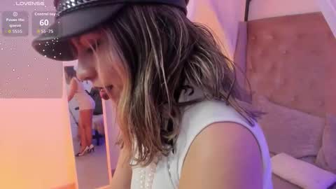 Snapshot of delilah_fix chatting on 11-09-25, 08:29 della online show from 11-09-25, 08:29