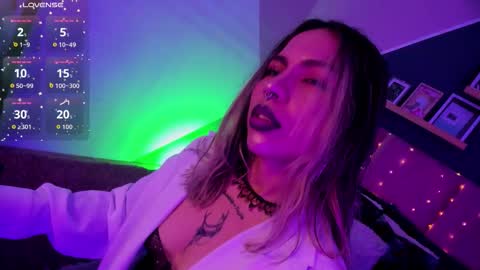 Snapshot of delilah_fix chatting on 11-16-25, 05:13 della online show from 11-16-25, 05:13