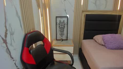 Snapshot of delilaquinn chatting on 10-17-25, 11:13 delilaquinn online show from 10-17-25, 11:13