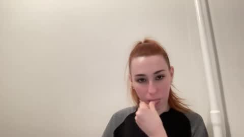 Snapshot of deliverysmile chatting on 02-18-25, 01:43 Delivery online show from 02-18-25, 01:43