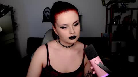 dellacrush_ online show from 11-08-25, 06:07