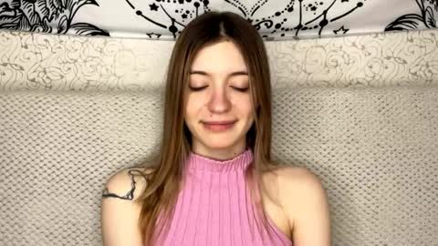 Snapshot of dellisifuentes chatting on 05-17-26, 06:22 Sia online show from 05-17-26, 06:22