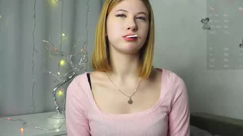 Snapshot of deloresklecha chatting on 12-16-25, 09:09 Katrin online show from 12-16-25, 09:09