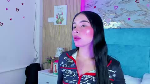 Snapshot of delphine_doll chatting on 04-20-26, 09:23 Delia online show from 04-20-26, 09:23
