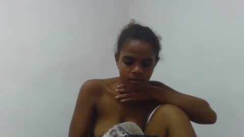 Snapshot of delphineee chatting on 03-06-26, 06:54 delphine online show from 03-06-26, 06:54