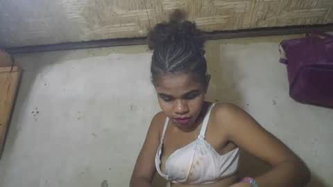 Snapshot of delphineee chatting on 04-24-26, 05:15 delphine online show from 04-24-26, 05:15