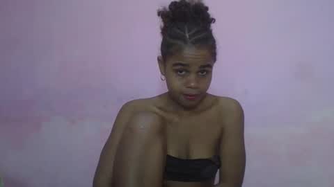 Snapshot of delphineee chatting on 04-25-26, 11:02 delphine online show from 04-25-26, 11:02