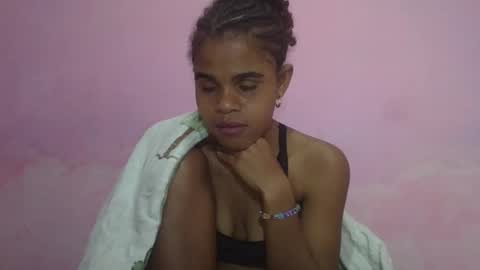 Snapshot of delphineee chatting on 04-25-26, 01:41 delphine online show from 04-25-26, 01:41