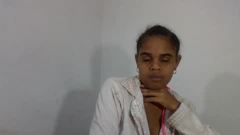 Snapshot of delphineee chatting on 06-20-26, 05:38 delphine online show from 06-20-26, 05:38