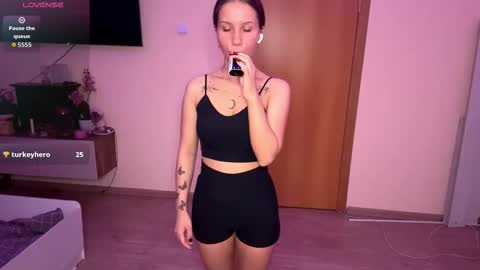 delphineframpton online show from 10-16-25, 06:36