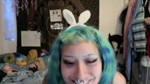Snapshot of deluxxxeblu chatting on 03-03-26, 03:23 TankinBody online show from 03-03-26, 03:23