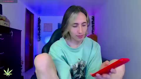 Snapshot of demianbunny chatting on 03-25-26, 04:07 nik online show from 03-25-26, 04:07