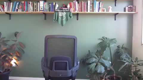 Snapshot of demmetria chatting on 12-18-25, 06:36 demmetria online show from 12-18-25, 06:36