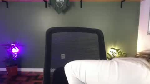 Snapshot of demmetria chatting on 05-20-26, 06:14 demmetria online show from 05-20-26, 06:14