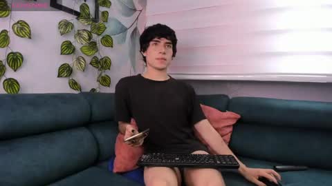 Snapshot of demon_foxx chatting on 04-23-26, 01:24 online show from 04-23-26, 01:24