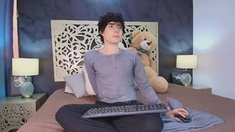 Snapshot of demon_foxx chatting on 04-30-26, 01:28 online show from 04-30-26, 01:28