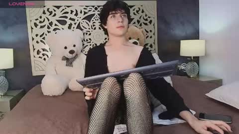 Snapshot of demon_foxx chatting on 05-01-26, 01:48 online show from 05-01-26, 01:48