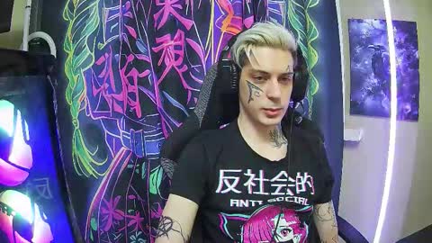 Snapshot of demonic_souls chatting on 11-08-25, 07:01 Rick online show from 11-08-25, 07:01