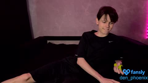 Snapshot of den_phoenix_ chatting on 04-22-26, 02:03 Den Shorty online show from 04-22-26, 02:03
