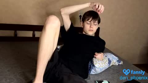 Snapshot of den_phoenix_ chatting on 06-18-26, 11:20 Den Shorty online show from 06-18-26, 11:20