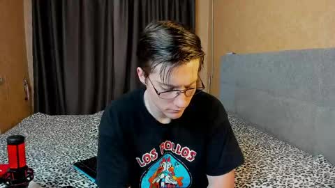 Snapshot of deni_boy99 chatting on 05-21-26, 07:32 Deni online show from 05-21-26, 07:32