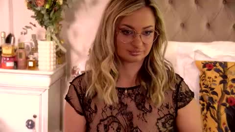 Ela online show from 09-24-25, 09:29