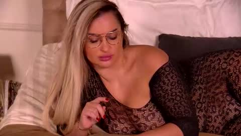 Ela online show from 01-12-26, 01:33