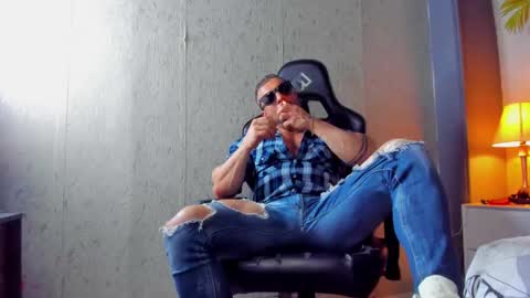 dennis_cox_ online show from 02-09-25, 04:18