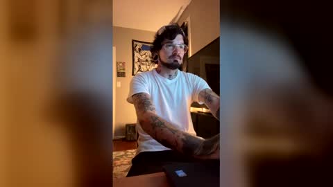 Snapshot of dennisman4151 chatting on 05-18-26, 05:35 dennisman4151 online show from 05-18-26, 05:35