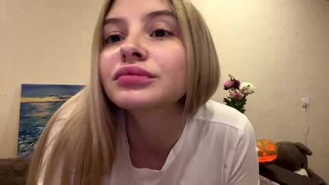 Snapshot of deonnagarn chatting on 10-31-25, 02:18 Vi Victoria online show from 10-31-25, 02:18