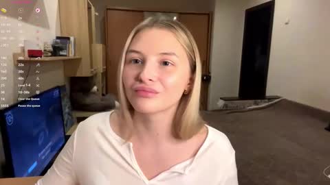 Snapshot of deonnagarn chatting on 11-03-25, 04:52 Vi Victoria online show from 11-03-25, 04:52