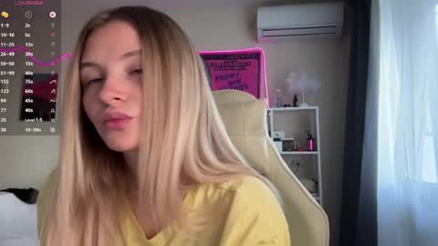 Snapshot of deonnagarn chatting on 05-06-26, 01:49 Vi Victoria online show from 05-06-26, 01:49