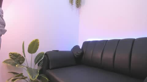 dereck_g online show from 04-10-26, 08:24