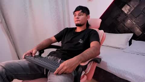 Snapshot of dereck_g chatting on 05-13-26, 05:05 dereck_g online show from 05-13-26, 05:05