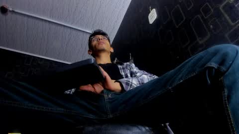 Snapshot of dereck_monroe chatting on 05-28-26, 12:13 Dereck online show from 05-28-26, 12:13